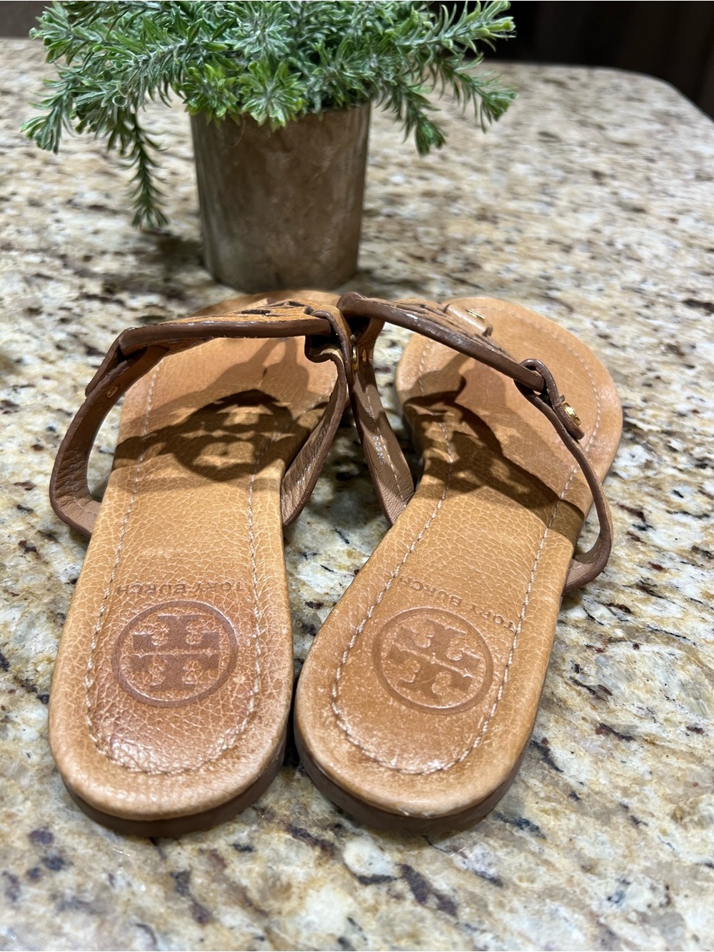 TORY BURCH Miller Tan Textured Leather Thong Sandal 6M - Picture 10 of 11